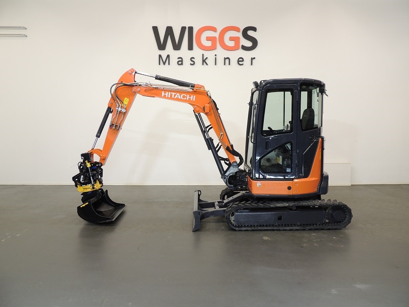 Hitachi-ZX33U-1.jpg